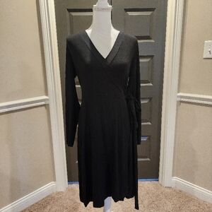 Black V-Neck Sheath Dress Knee-Length